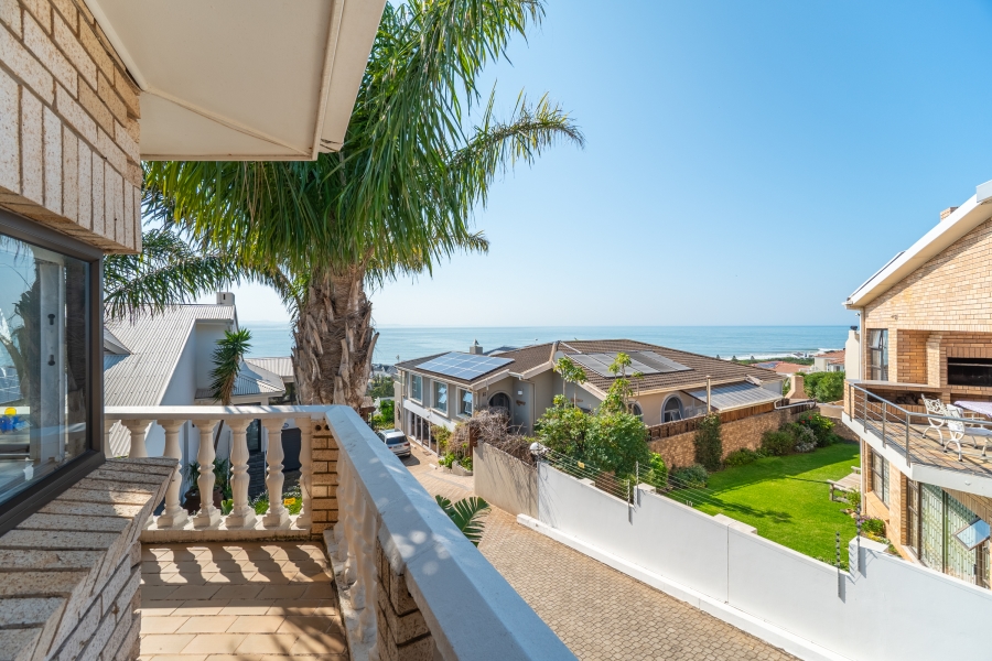 7 Bedroom Property for Sale in Wavecrest Eastern Cape